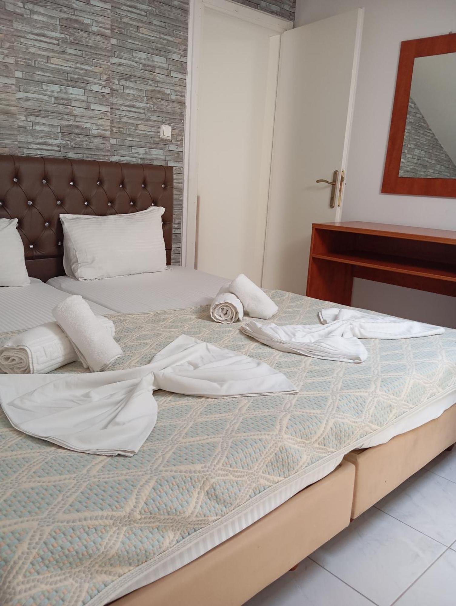 Apartments Gregory & George Hanioti Ngoại thất bức ảnh