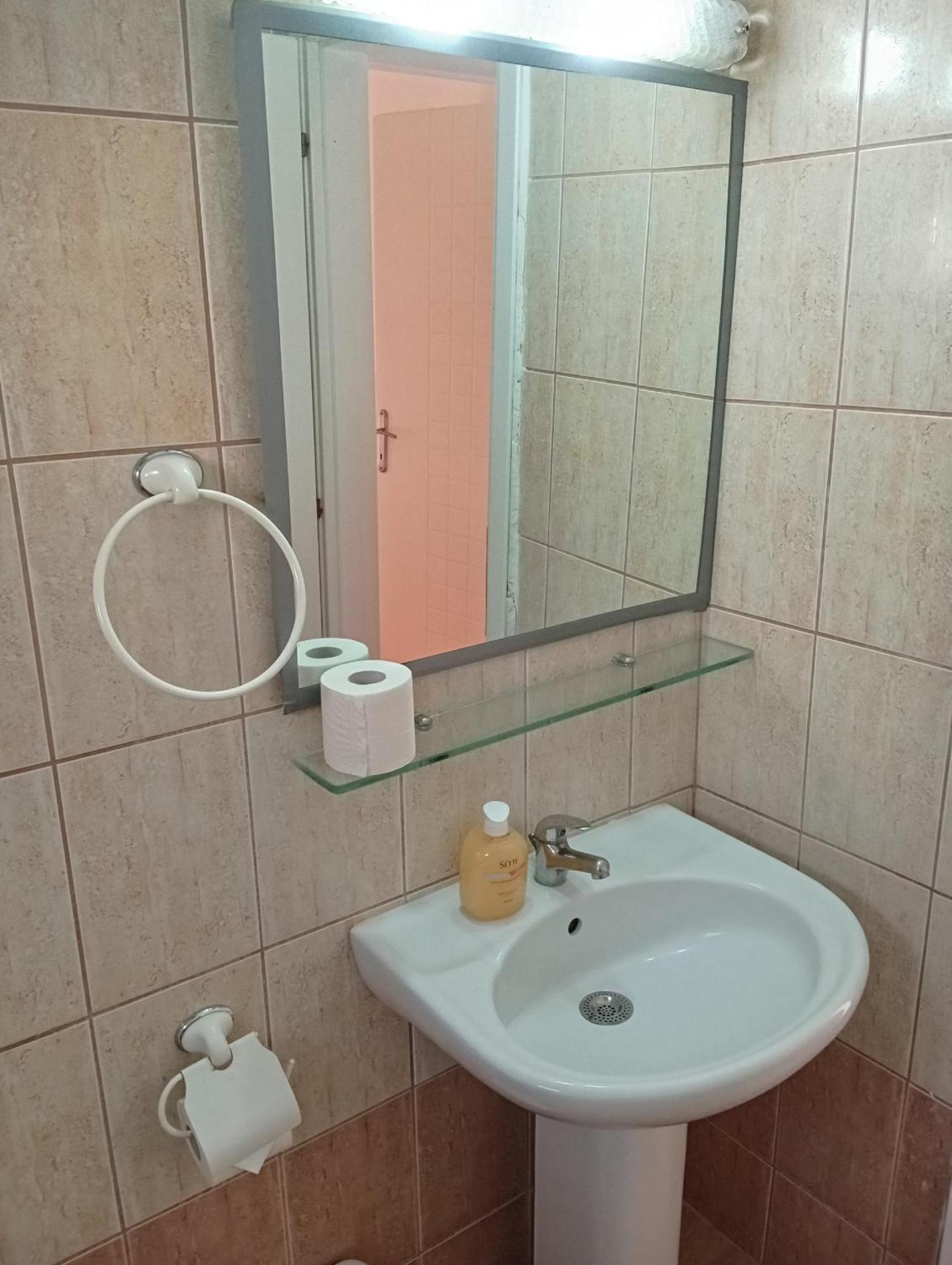 Apartments Gregory & George Hanioti Ngoại thất bức ảnh