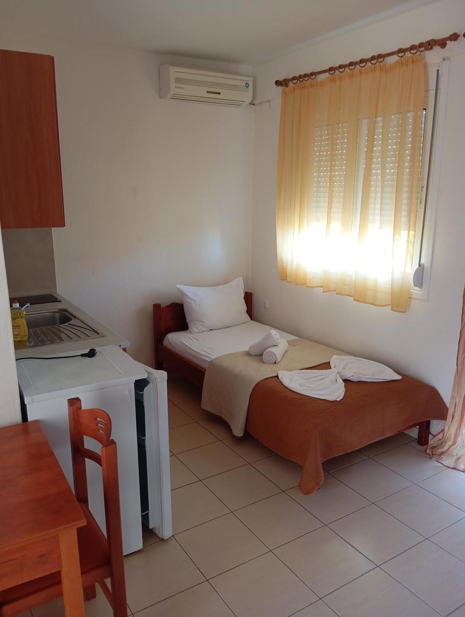 Apartments Gregory & George Hanioti Ngoại thất bức ảnh