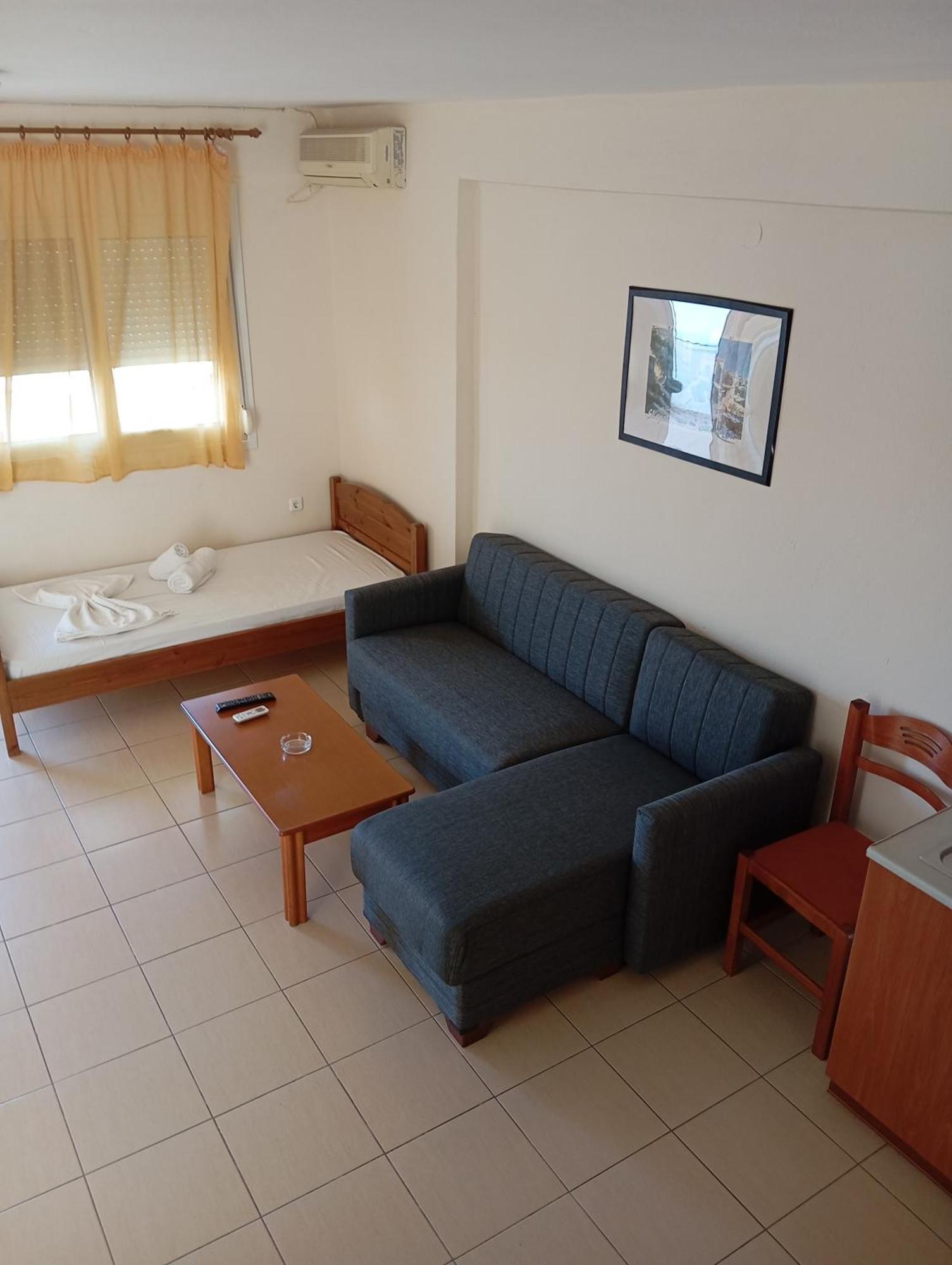 Apartments Gregory & George Hanioti Ngoại thất bức ảnh