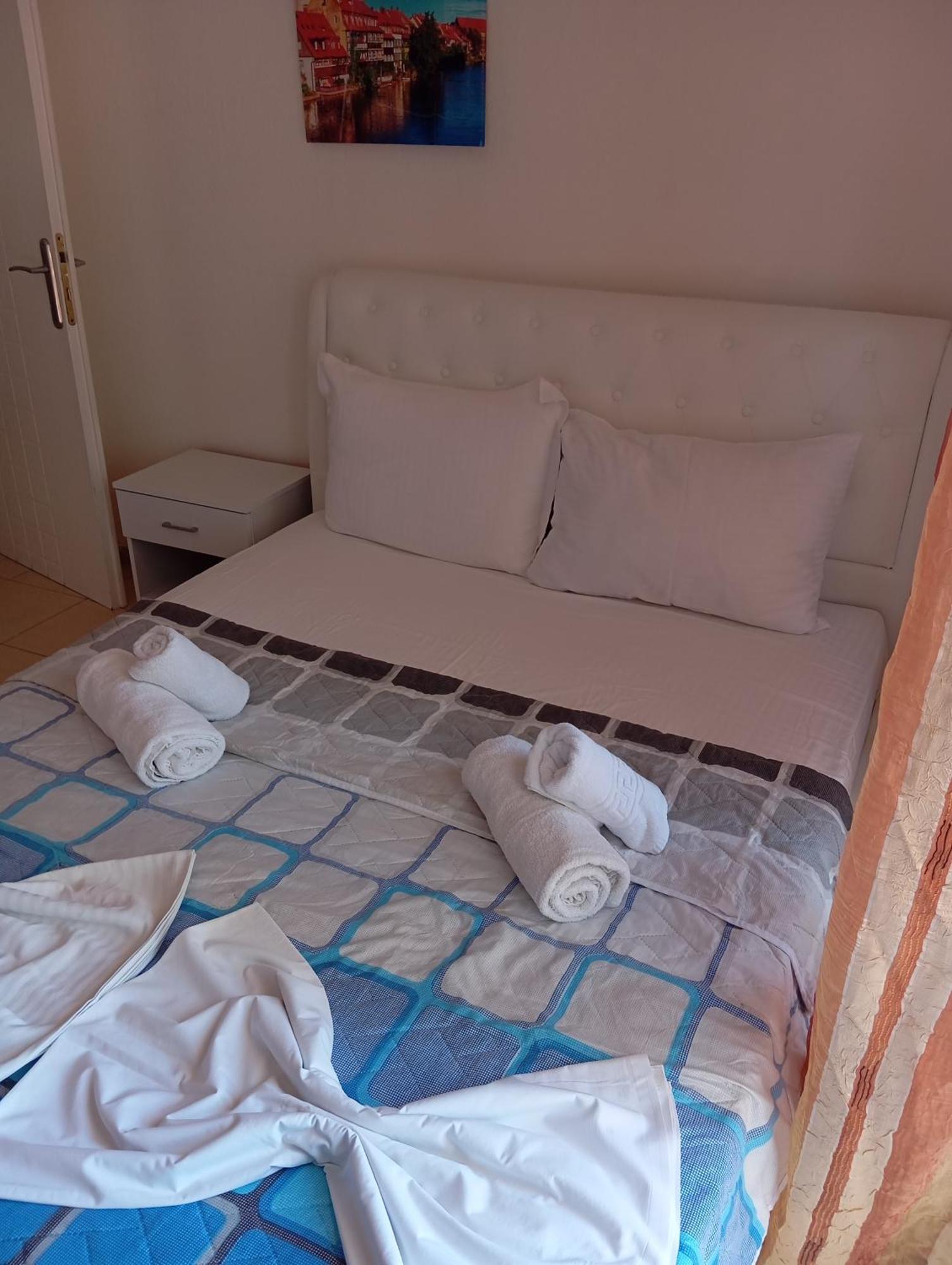 Apartments Gregory & George Hanioti Ngoại thất bức ảnh