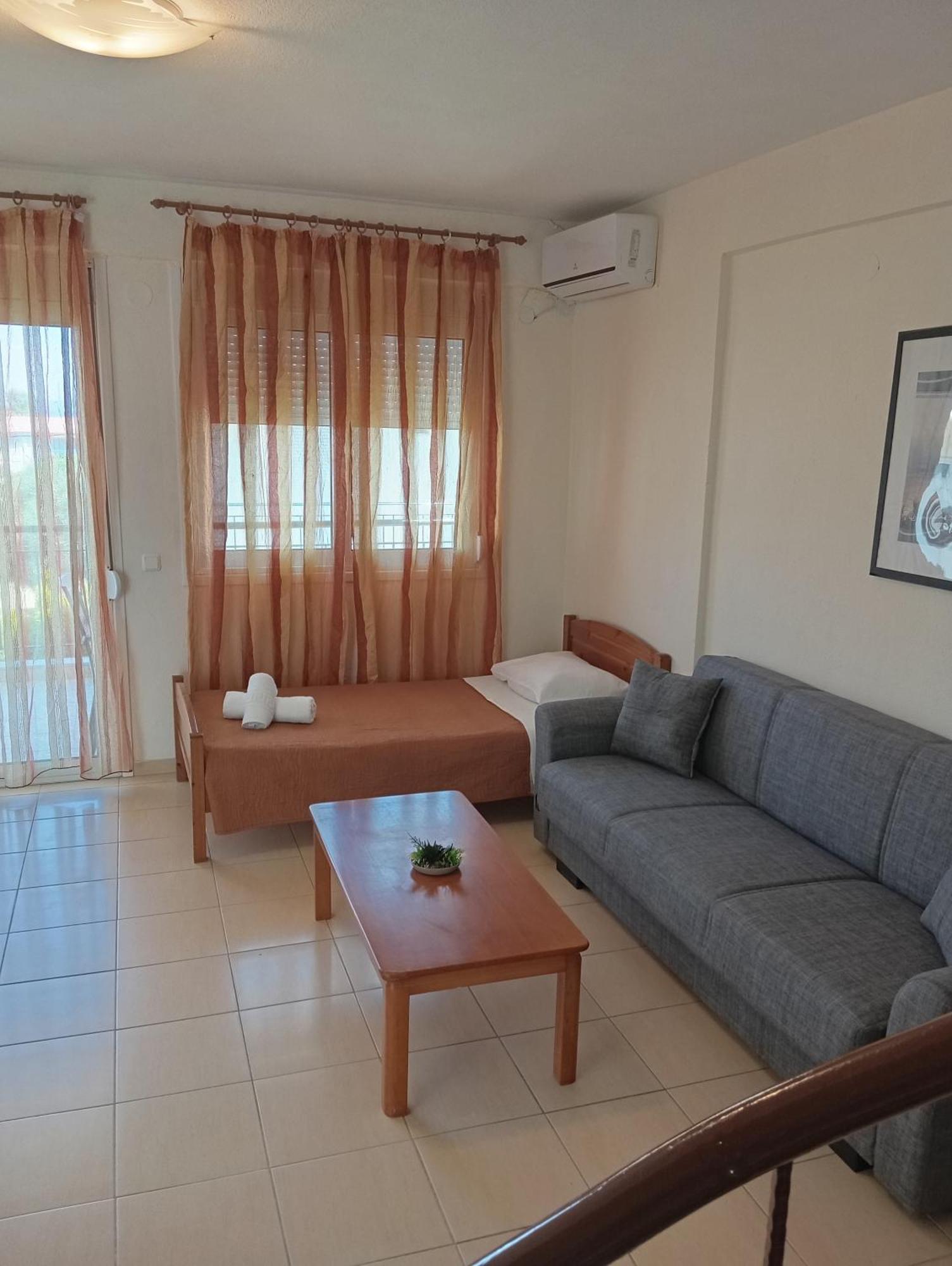 Apartments Gregory & George Hanioti Ngoại thất bức ảnh