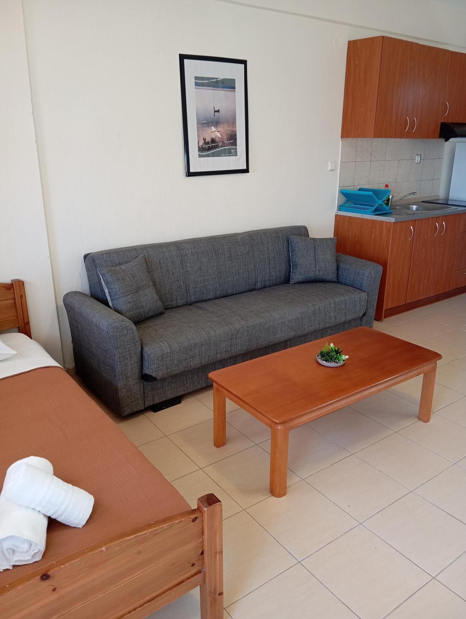 Apartments Gregory & George Hanioti Ngoại thất bức ảnh