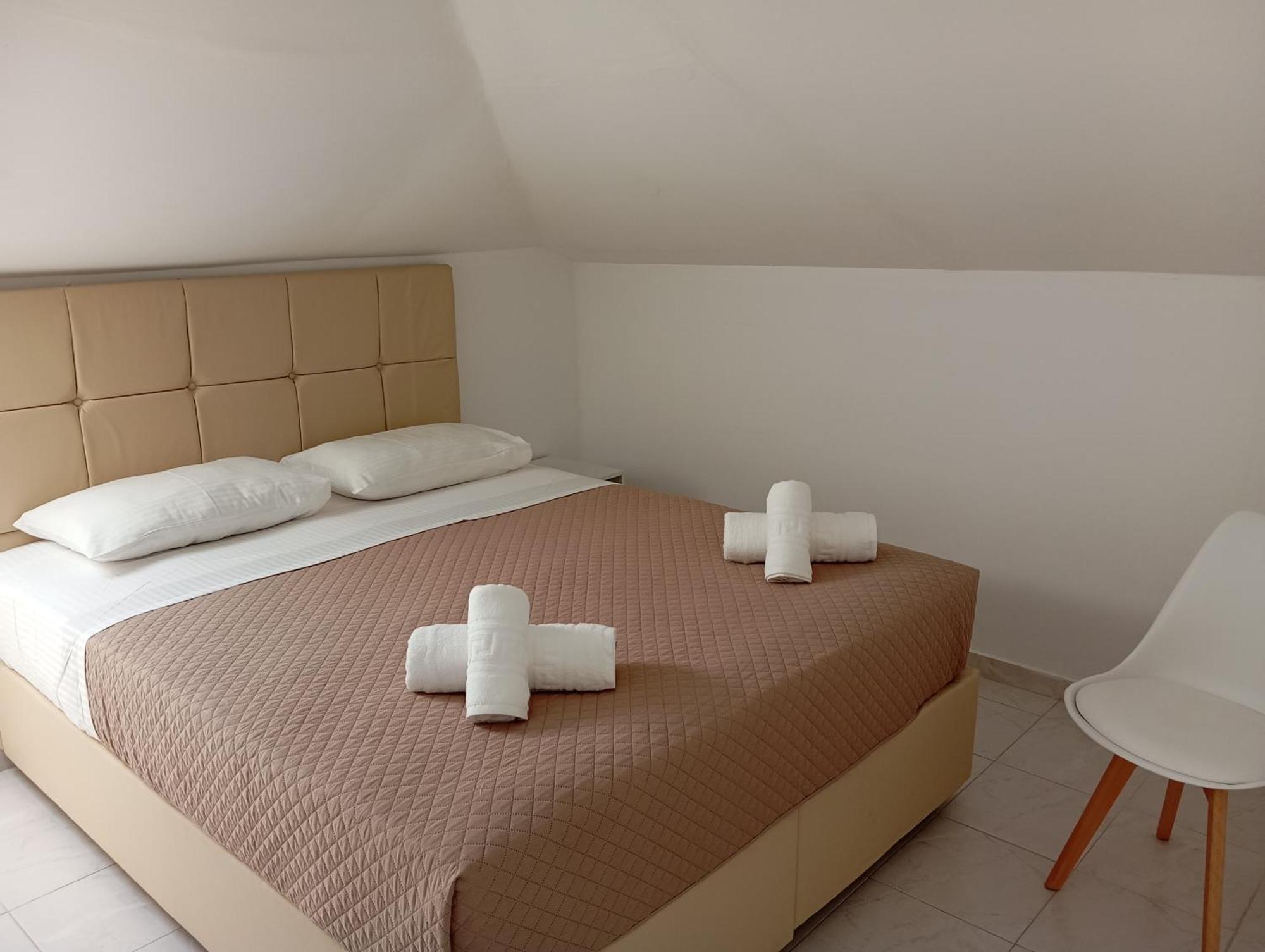 Apartments Gregory & George Hanioti Ngoại thất bức ảnh