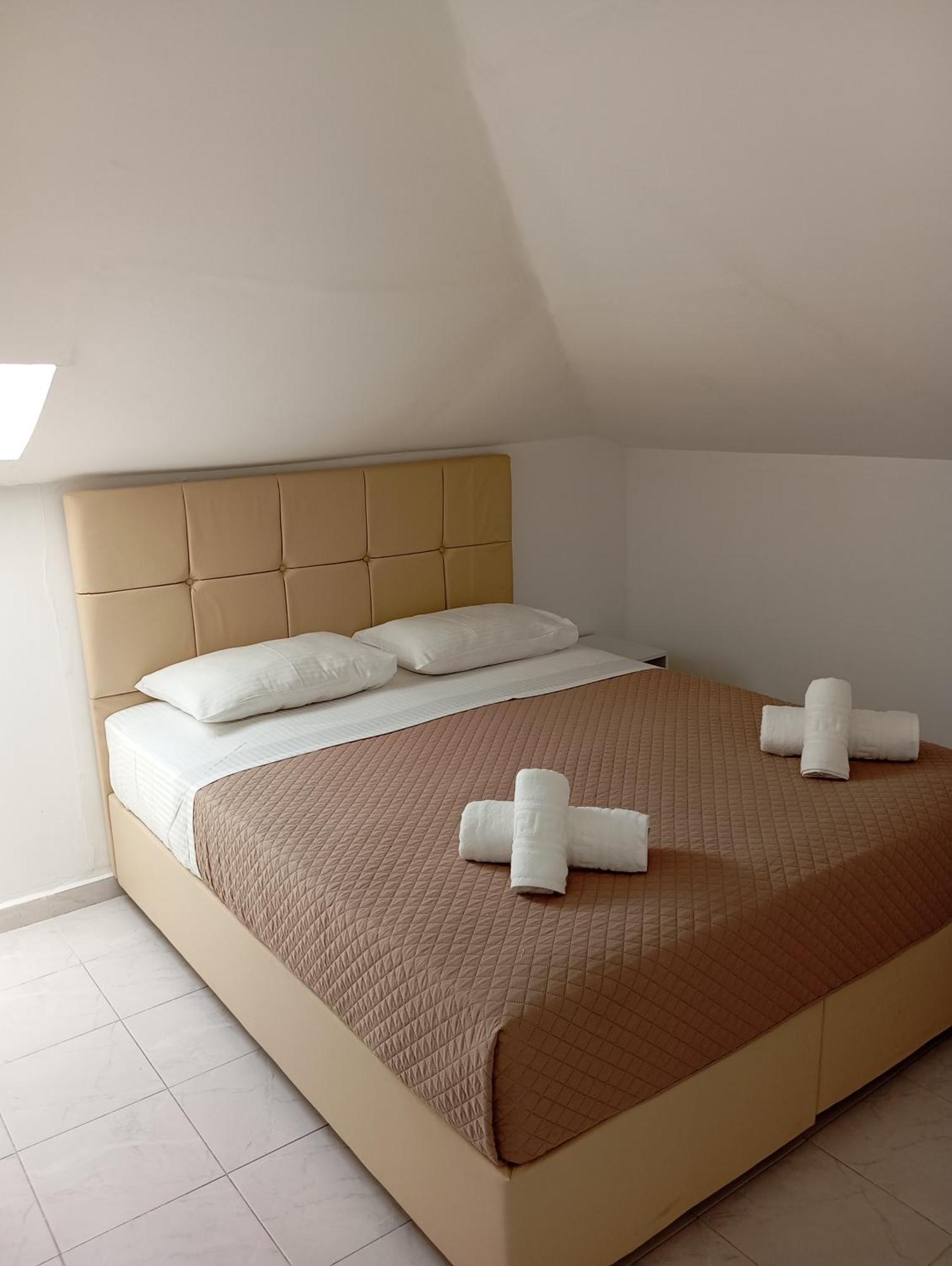 Apartments Gregory & George Hanioti Ngoại thất bức ảnh